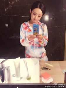 @赵丽颖: 谁捡了我的手机壳[小骨最萌了][小骨最萌了]#加油吧实习生#