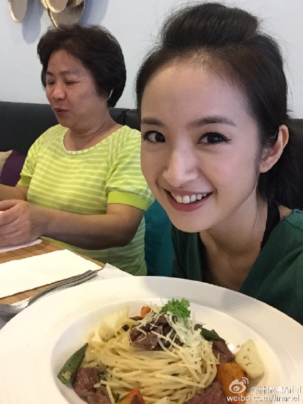 @林依晨Ariel: 弟弟的維一Unique餐廳換盛夏新菜單囉！ [甩甩手]️🍗🍤🍕🍯🍹🍷[好愛哦]