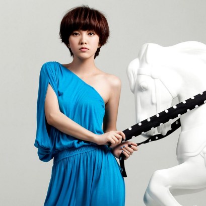 Innocent Taiwanese singer Amber Kuo Tsai Chieh wallpapers 1024x1024 (07)