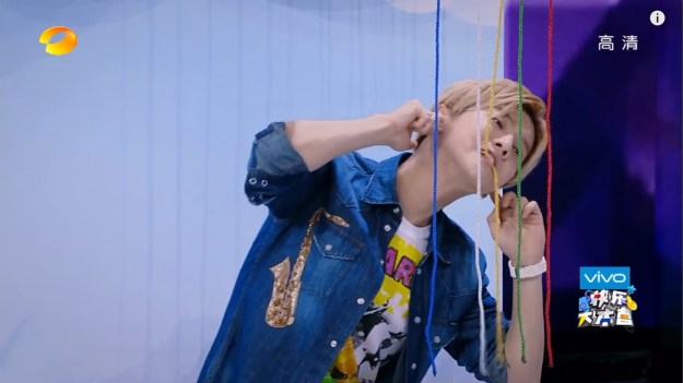 14 LUHAN YELLOW TO MATCH HAIR